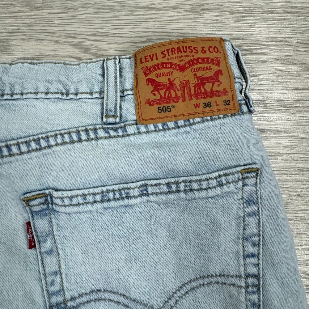 Levi's Mens Jeans 505 Regular Fit Light Wash Blue 38x32 Straight Leg Stretch‎
